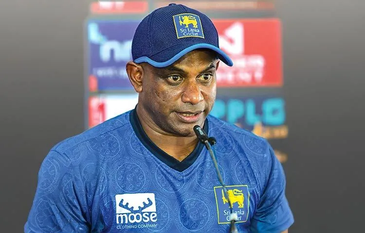 பதவியை துறக்கிறார் சனத்